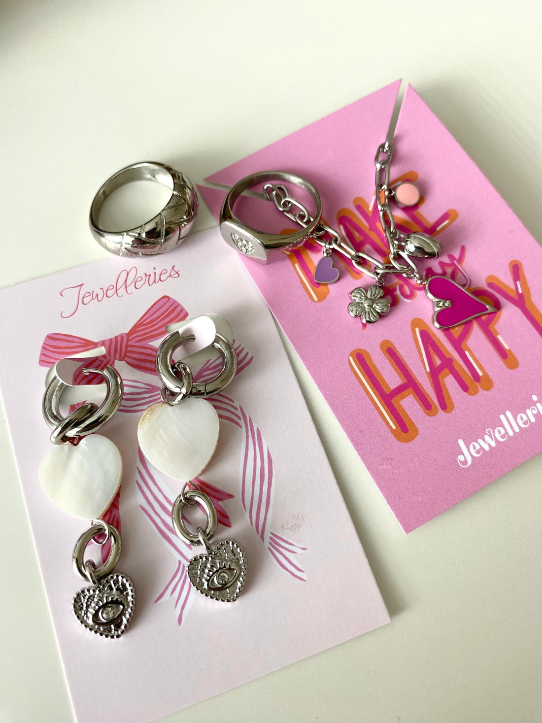 Zilveren sieraden van Jewelleries. Ringen, armbanden en oorbellen van stainless steel