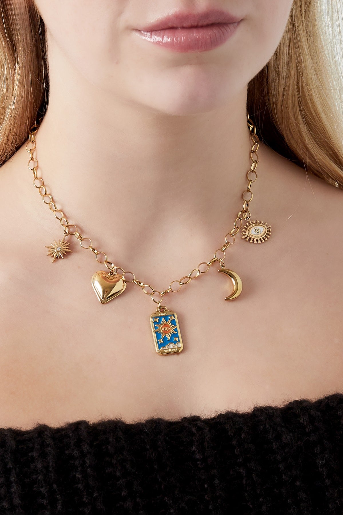 Bedelketting met verschillende hangers in goud