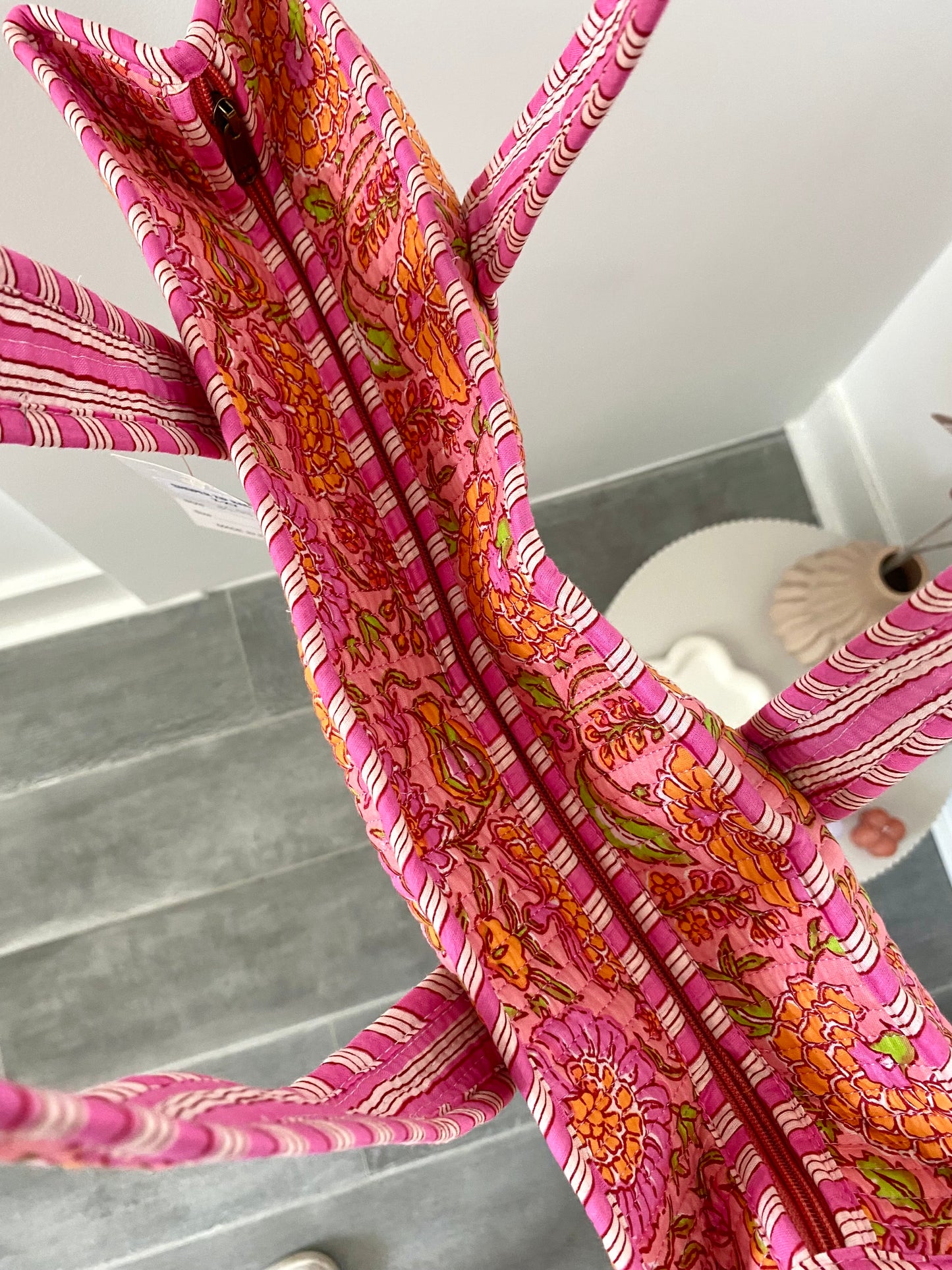 Shopper met bloemenprint in het roze en ritssluiting