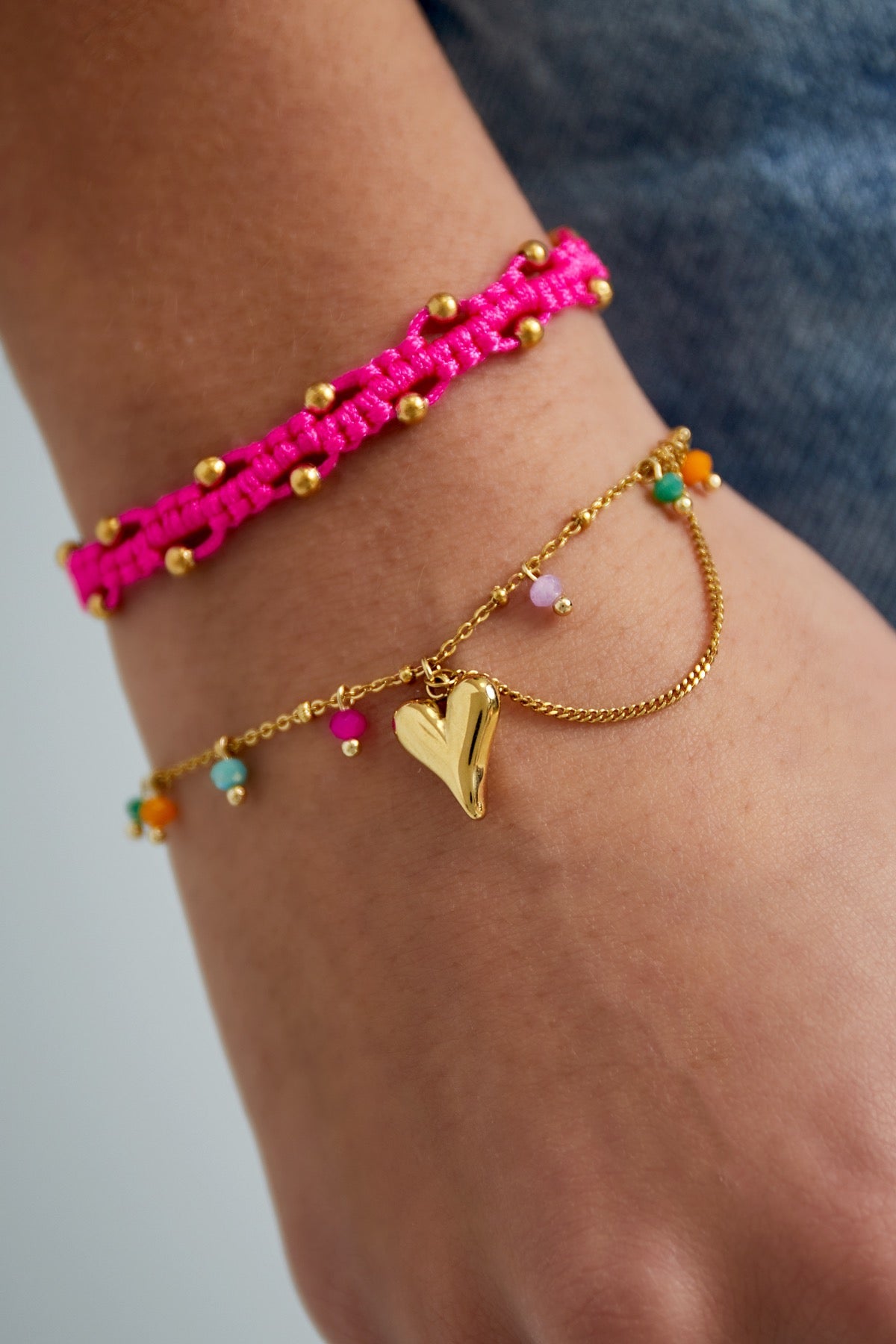 Armband met kleurrijke kralen en hart hanger goud