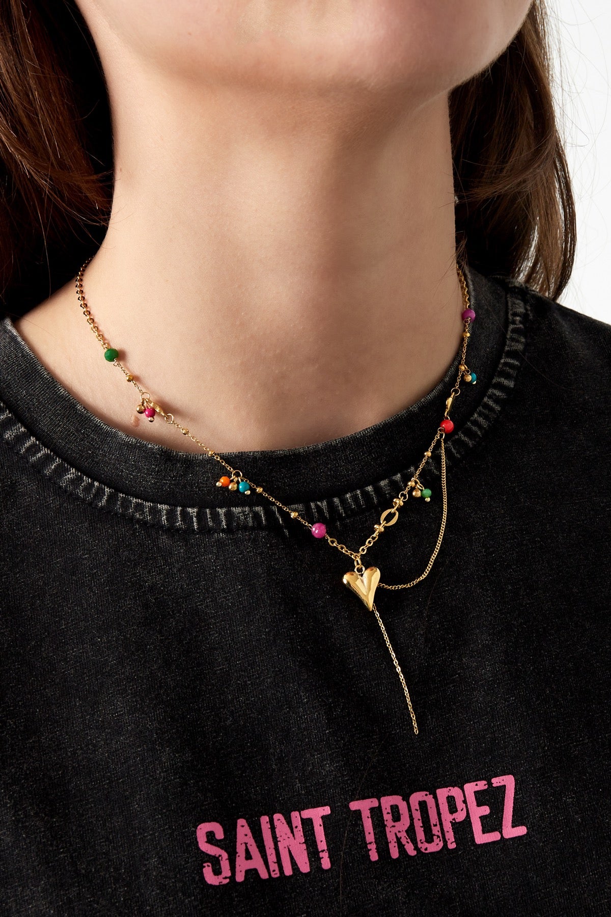 Ketting met hartjes hanger en kralen details goud