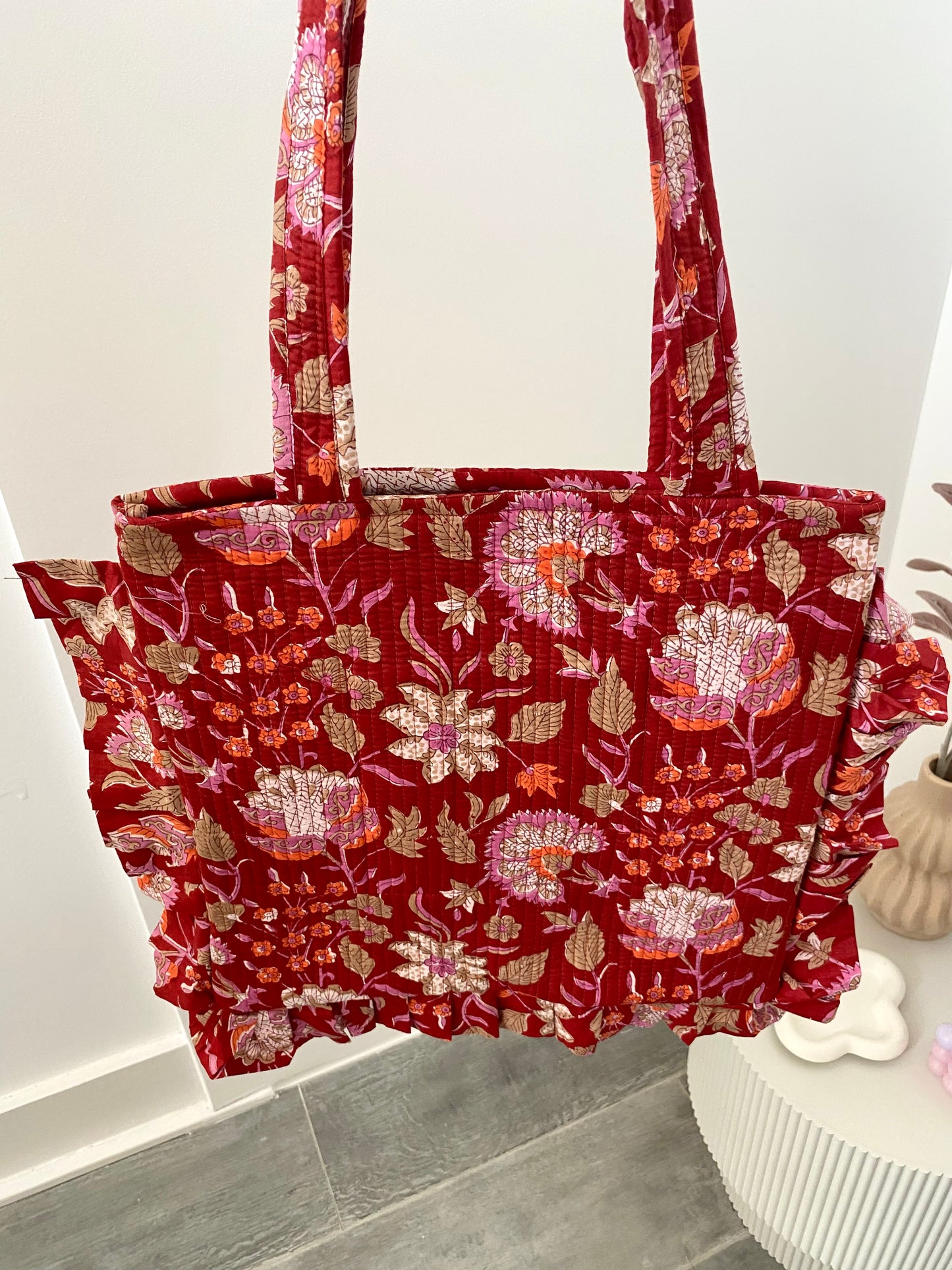 Tas met rode bloemenprint en ritssluiting