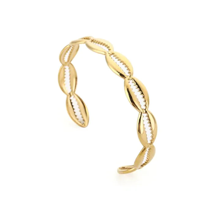 Bangle armband met schelpen in het goud