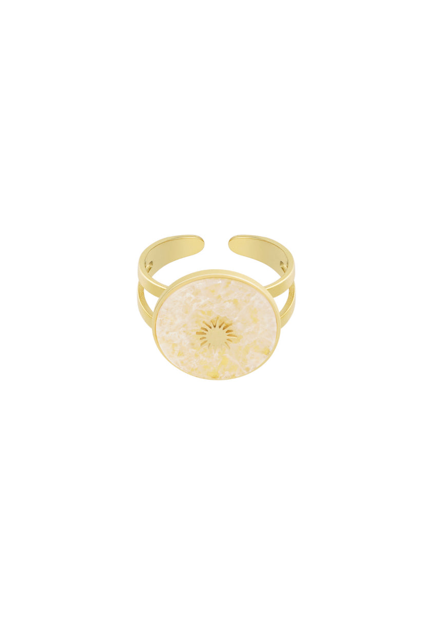Statement bloemen ring beige met goud verstelbaar