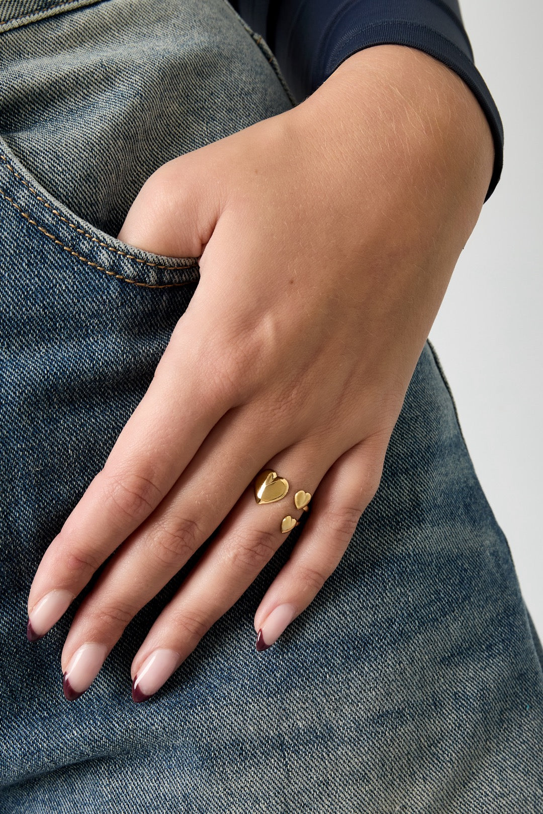 Ring met meerdere hartjes in het goud