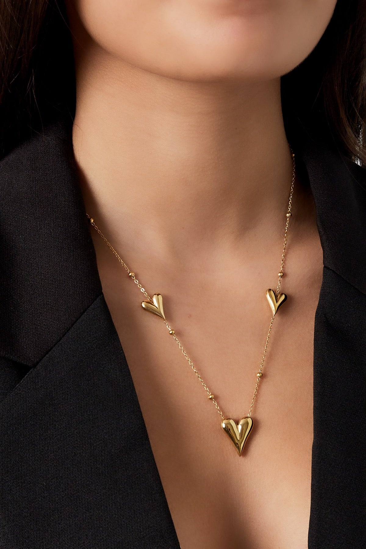 Ketting met drie harten in het goud