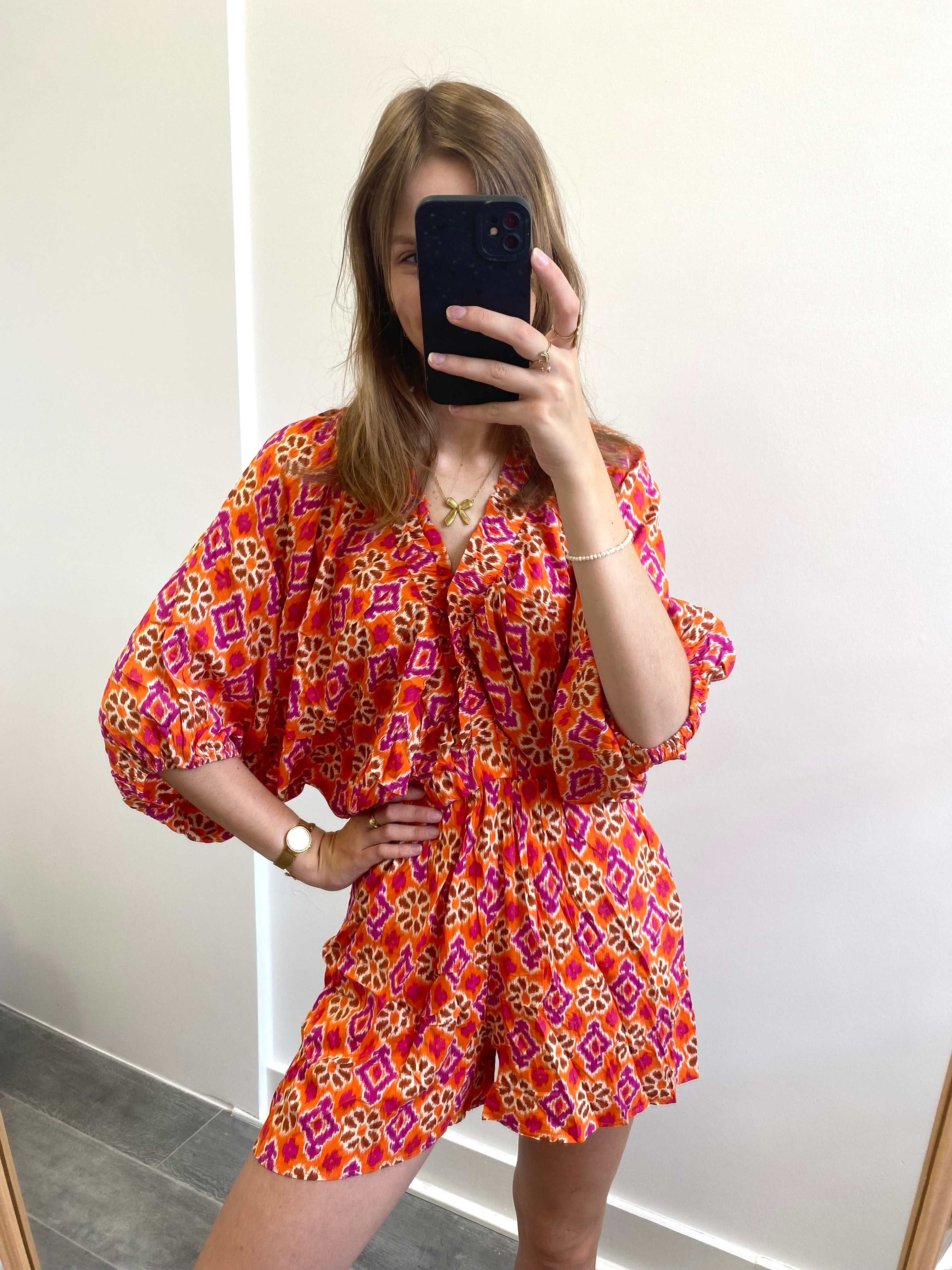 Playsuit met vrolijk zomers patroon in oranje en roze kleur