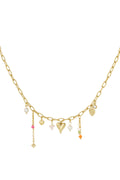 Bedelketting met hartjes en parels in het goud