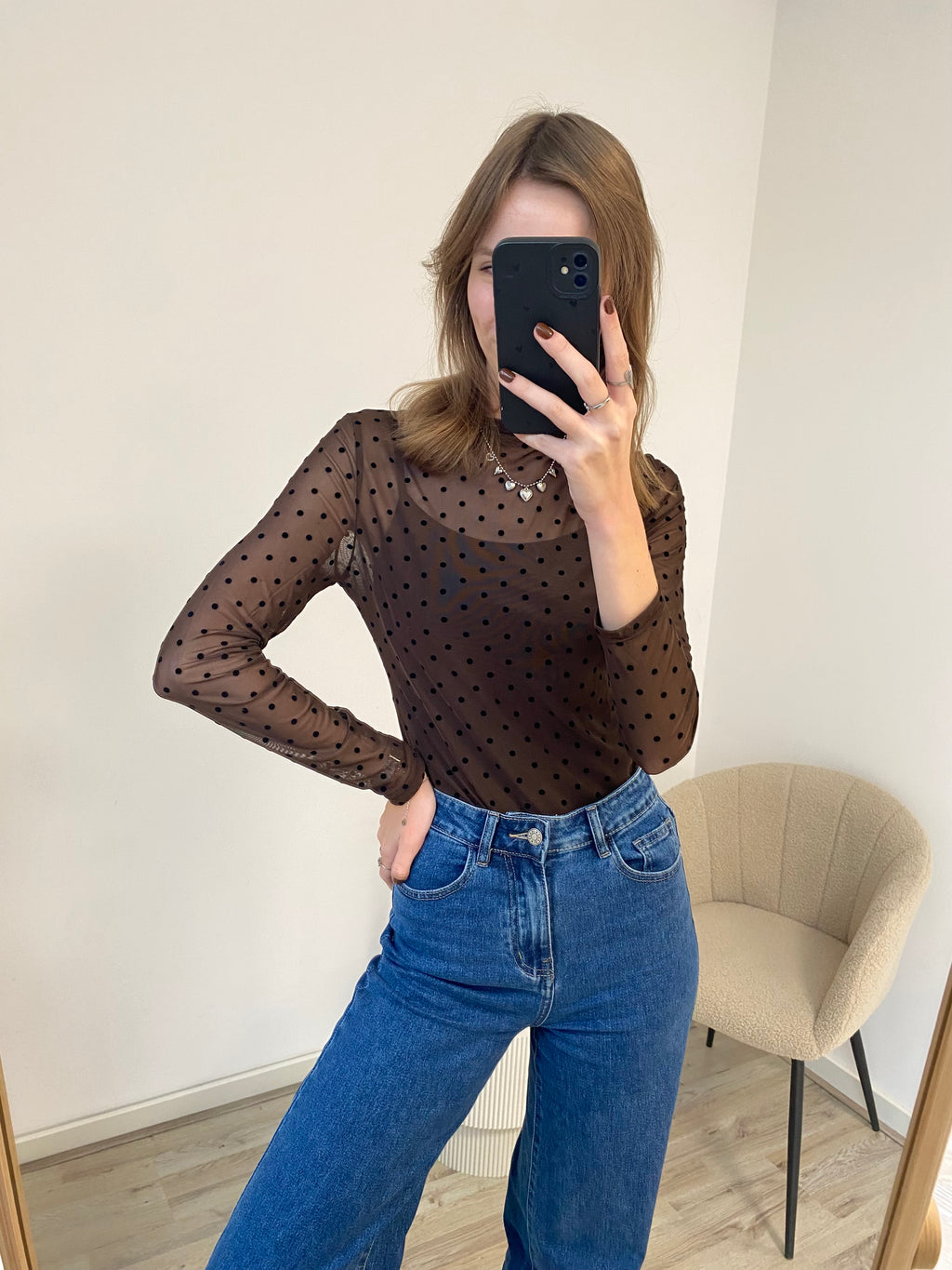 Mesh top met bruine stippen