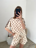 Matchende set van shirt en korte broek in het beige met bruine polka dot stippen