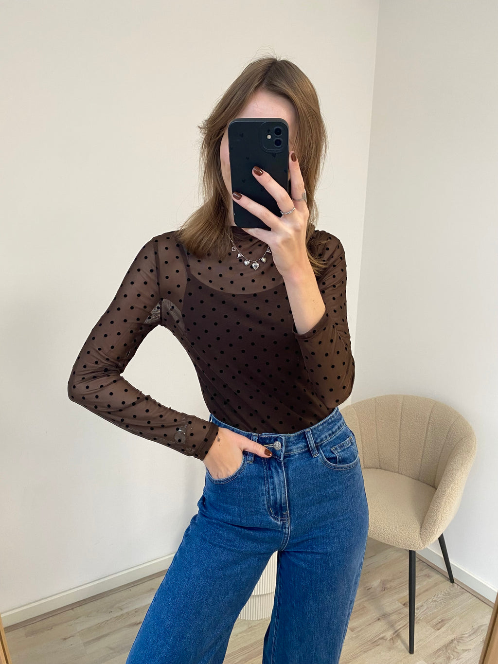 Mesh top met stippen in het bruin