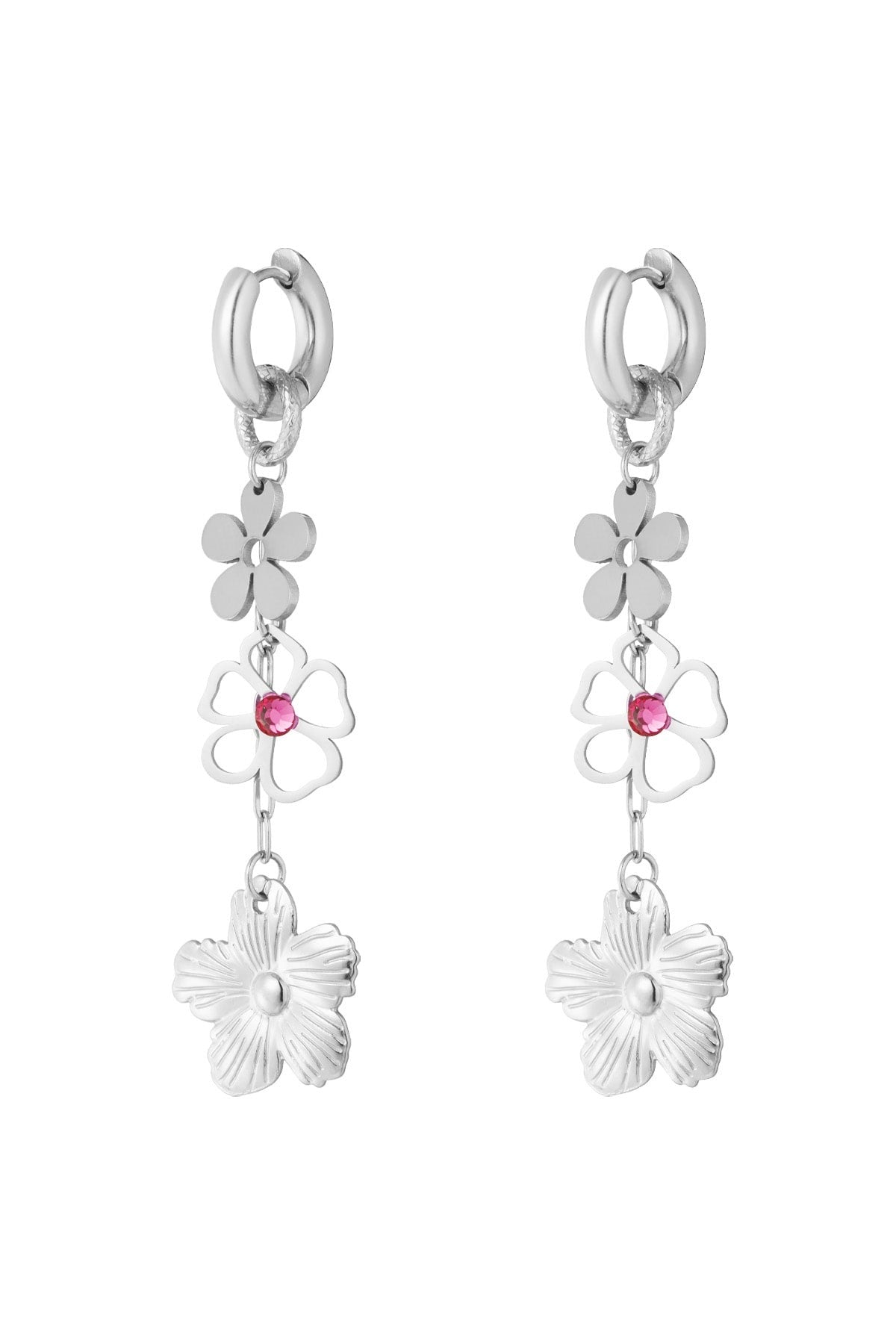 Oorbellen met bloemen hangers en roze details in zilver