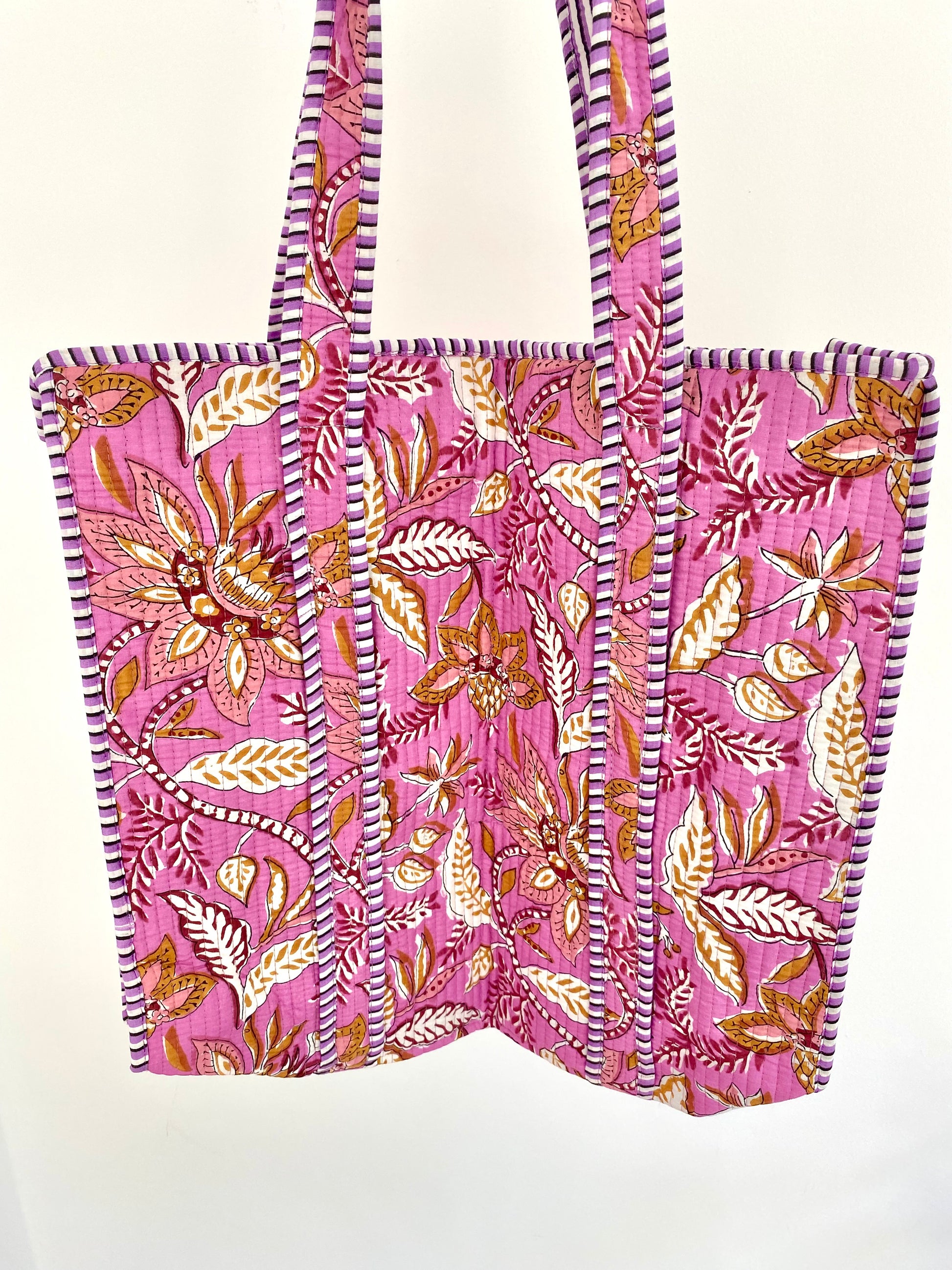 Shopper met vrolijke roze print van bloemen met ritssluiting en hengsel