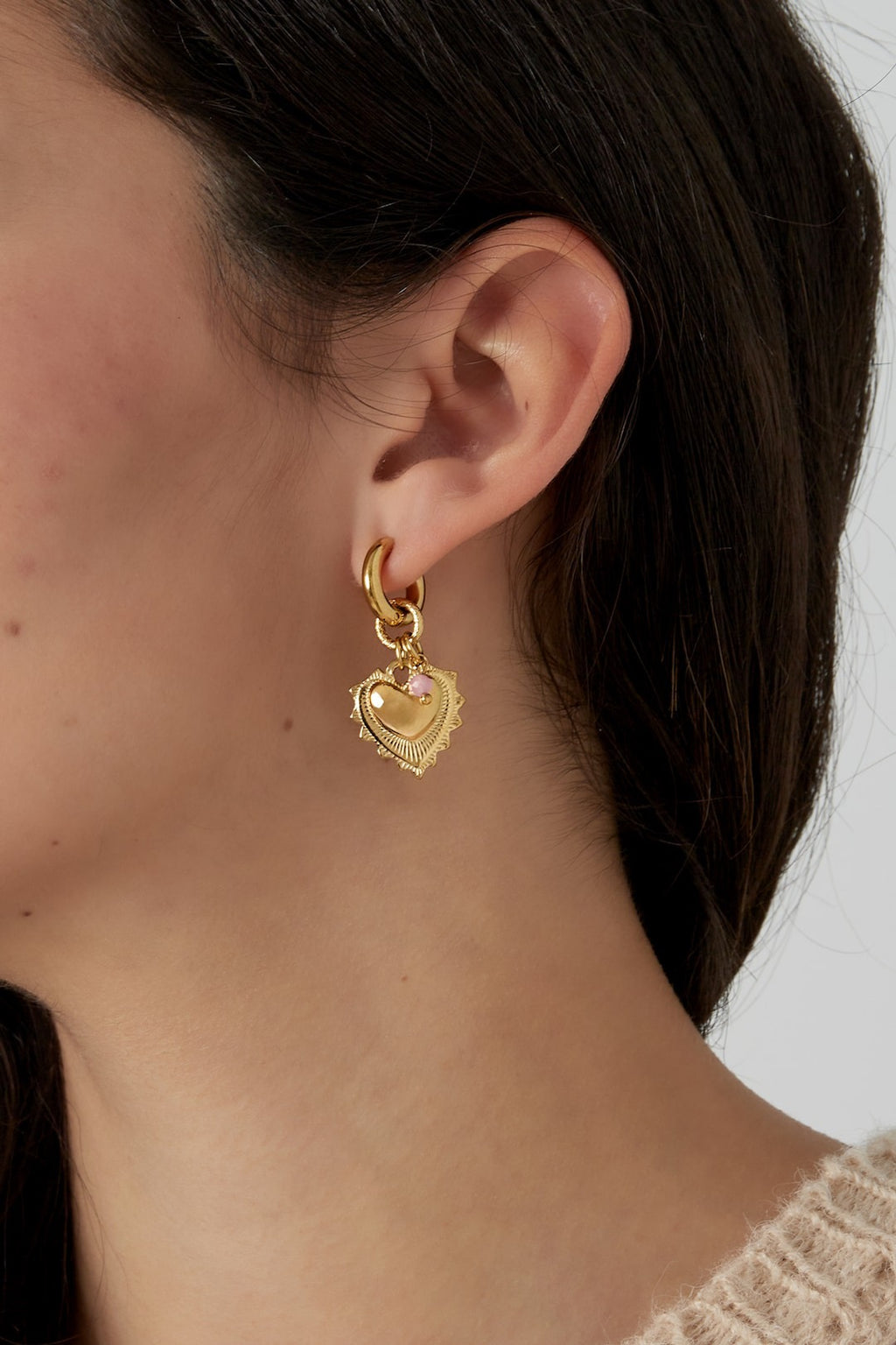 Oorhangers van hartjes in het goud waterproof