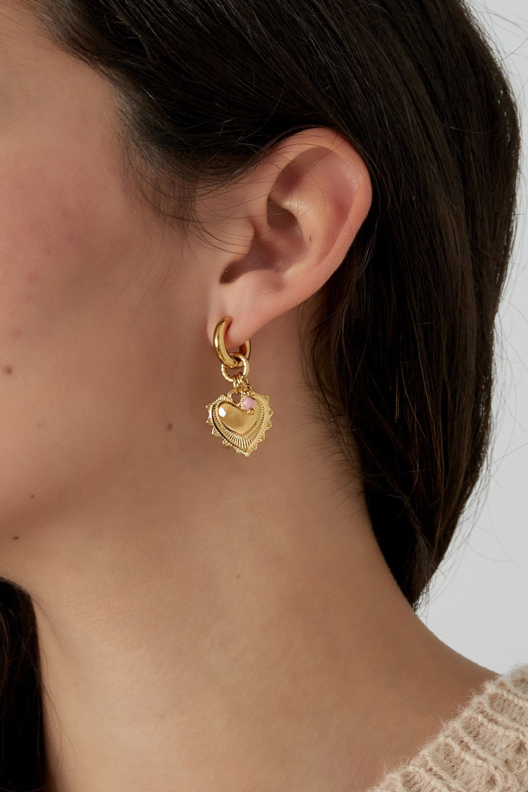 Oorhangers van hartjes in het goud waterproof