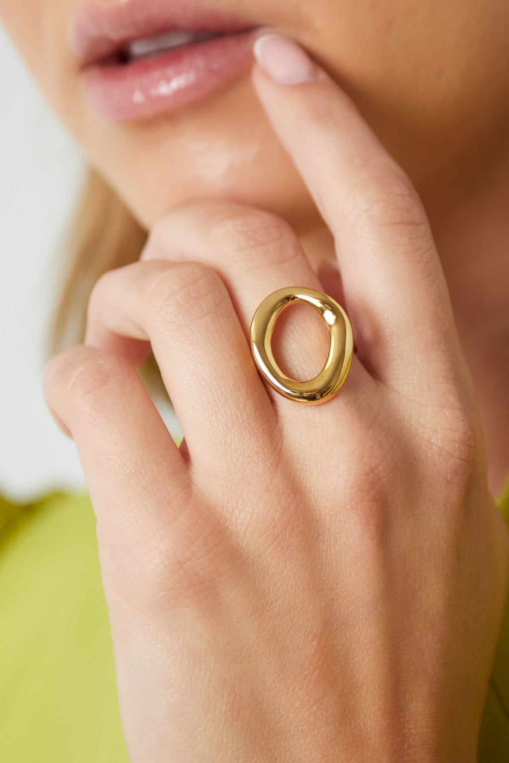 Statement opvallende ring met ovaal in het goud