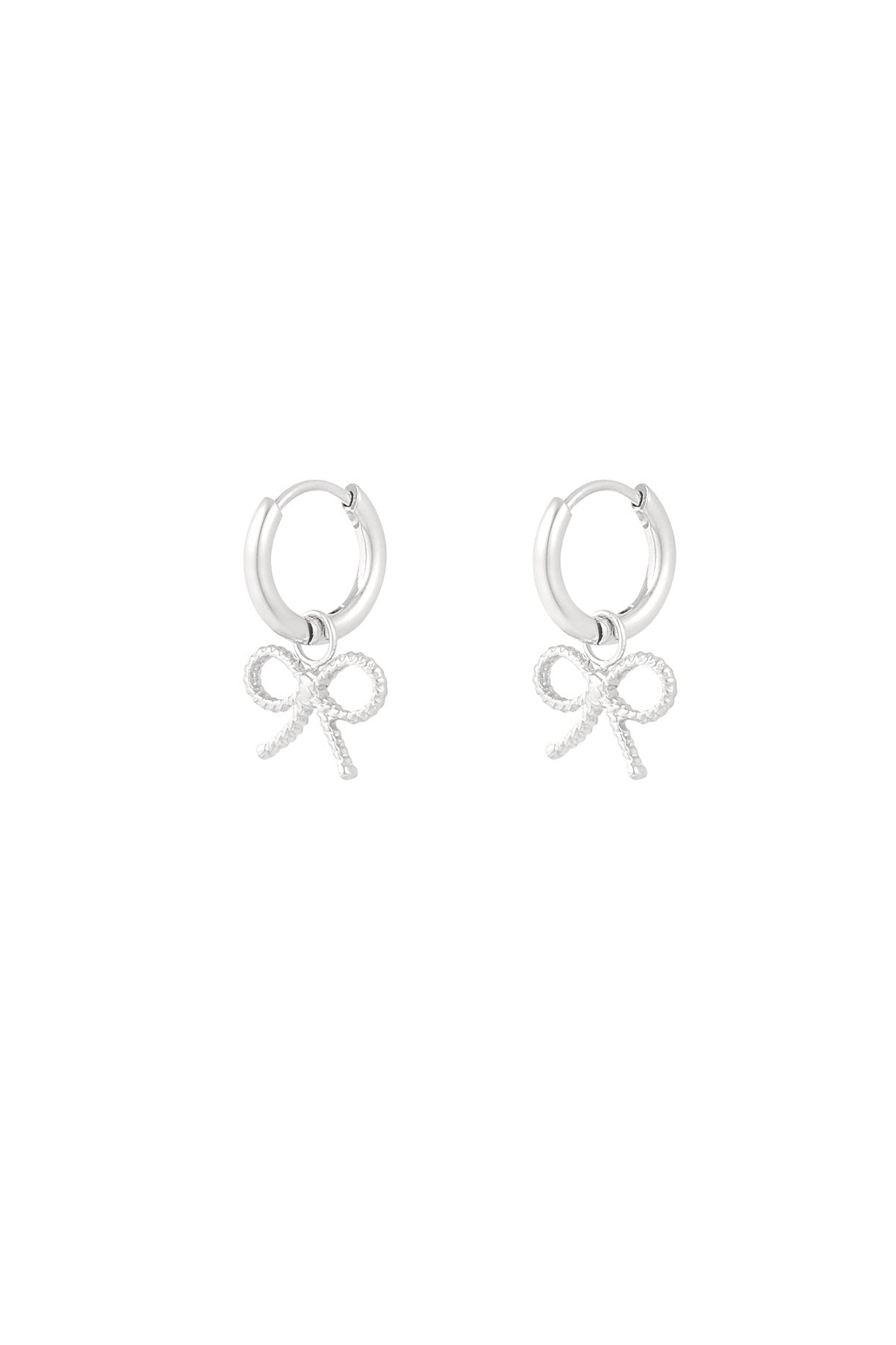 Oorbellen met strikjes hanger in het zilver