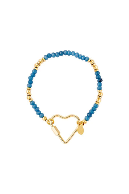 Gouden armband met gekleurde blauwe kralen en hartjes slot