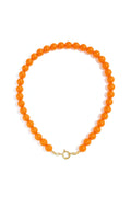 Kralenketting met middelgrote kralen in oranje kleur