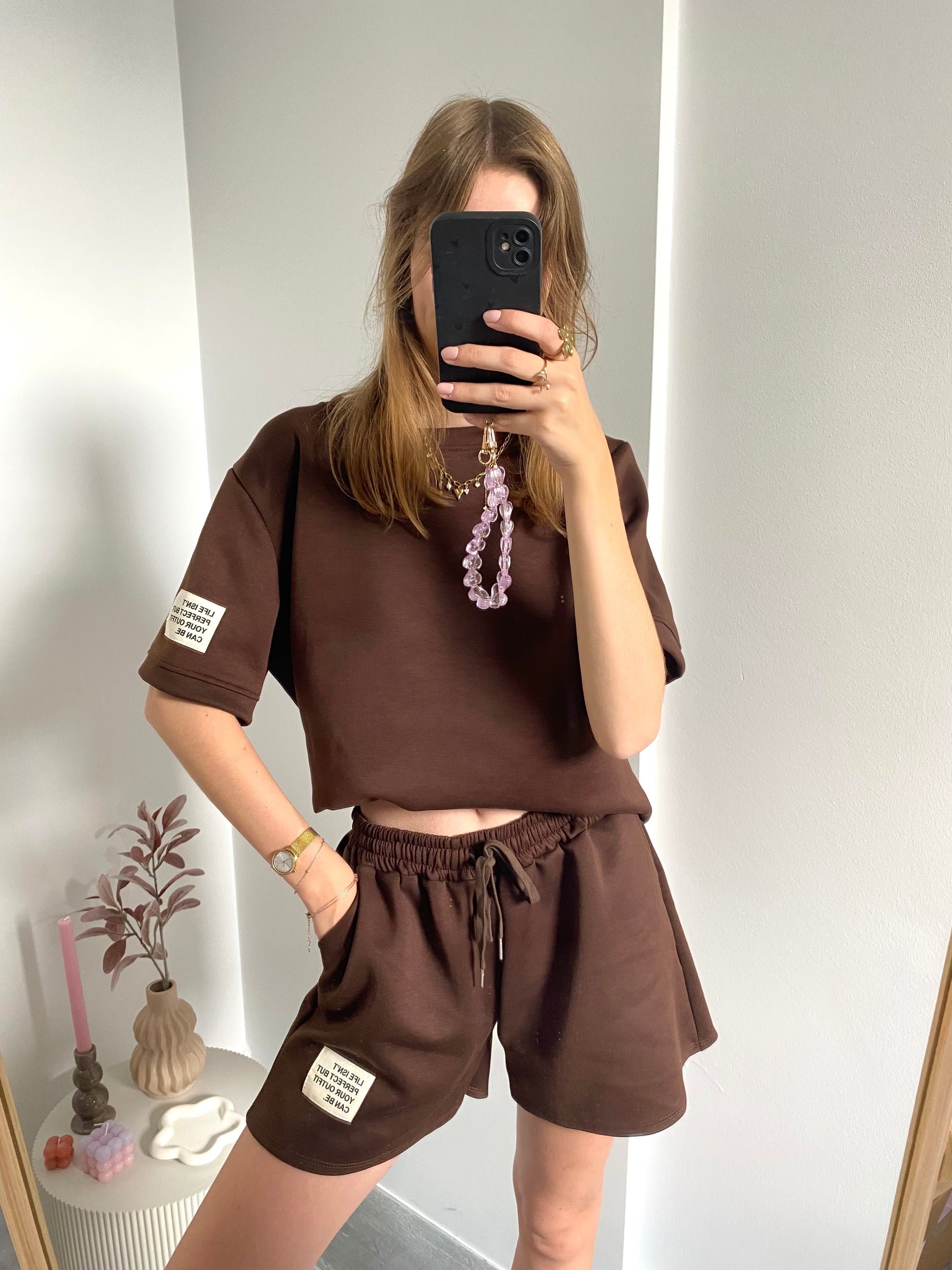 Tweedelige set met korte broek en korte mouw in het bruin