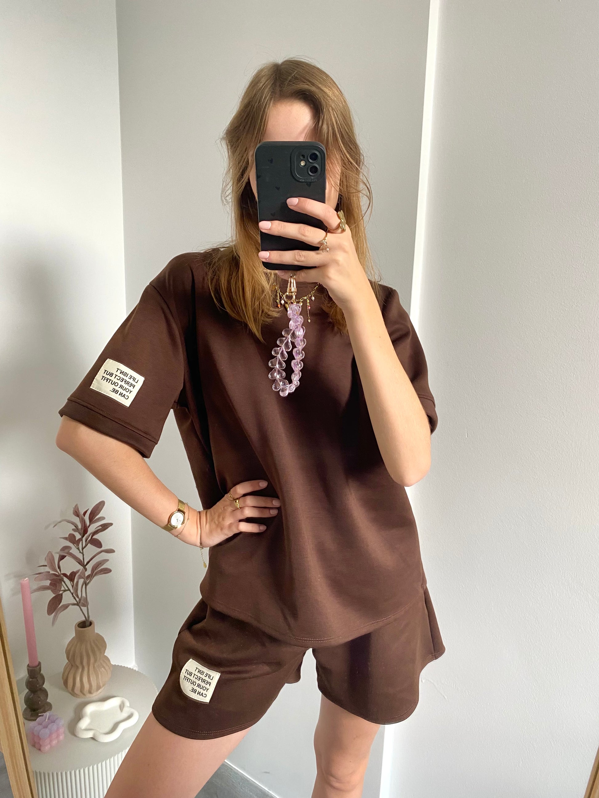 Tweedelige set met korte broek en korte mouw in het bruin