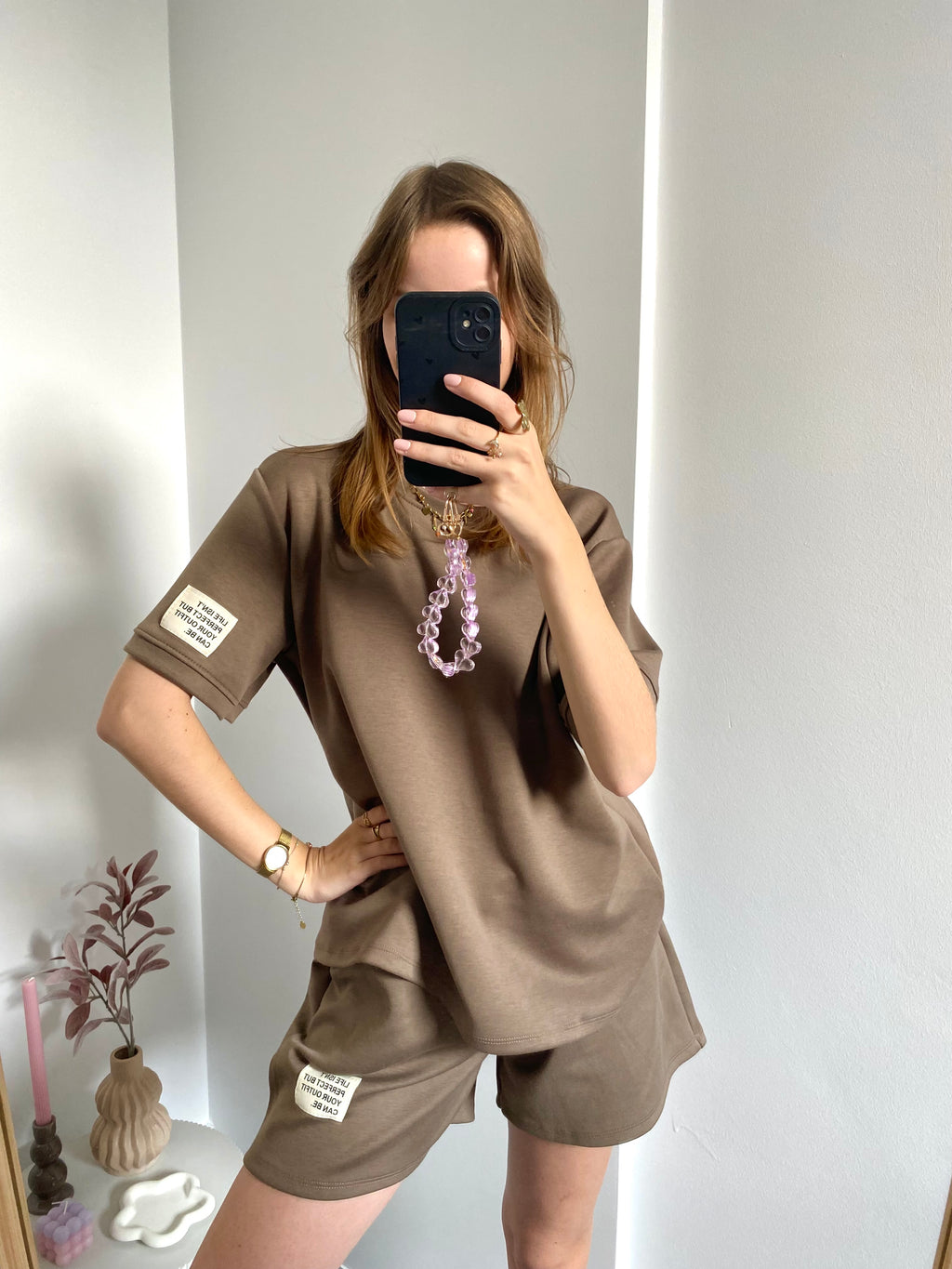 Korte set two piece in taupe kleur met labels