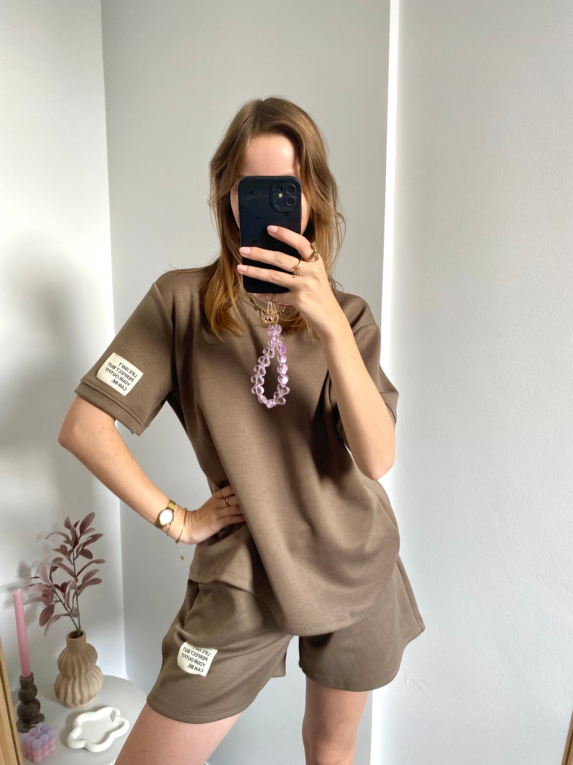 Korte set two piece in taupe kleur met labels