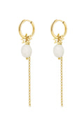 Oorhangers goud met schakel hangers en gekleurde parel wit