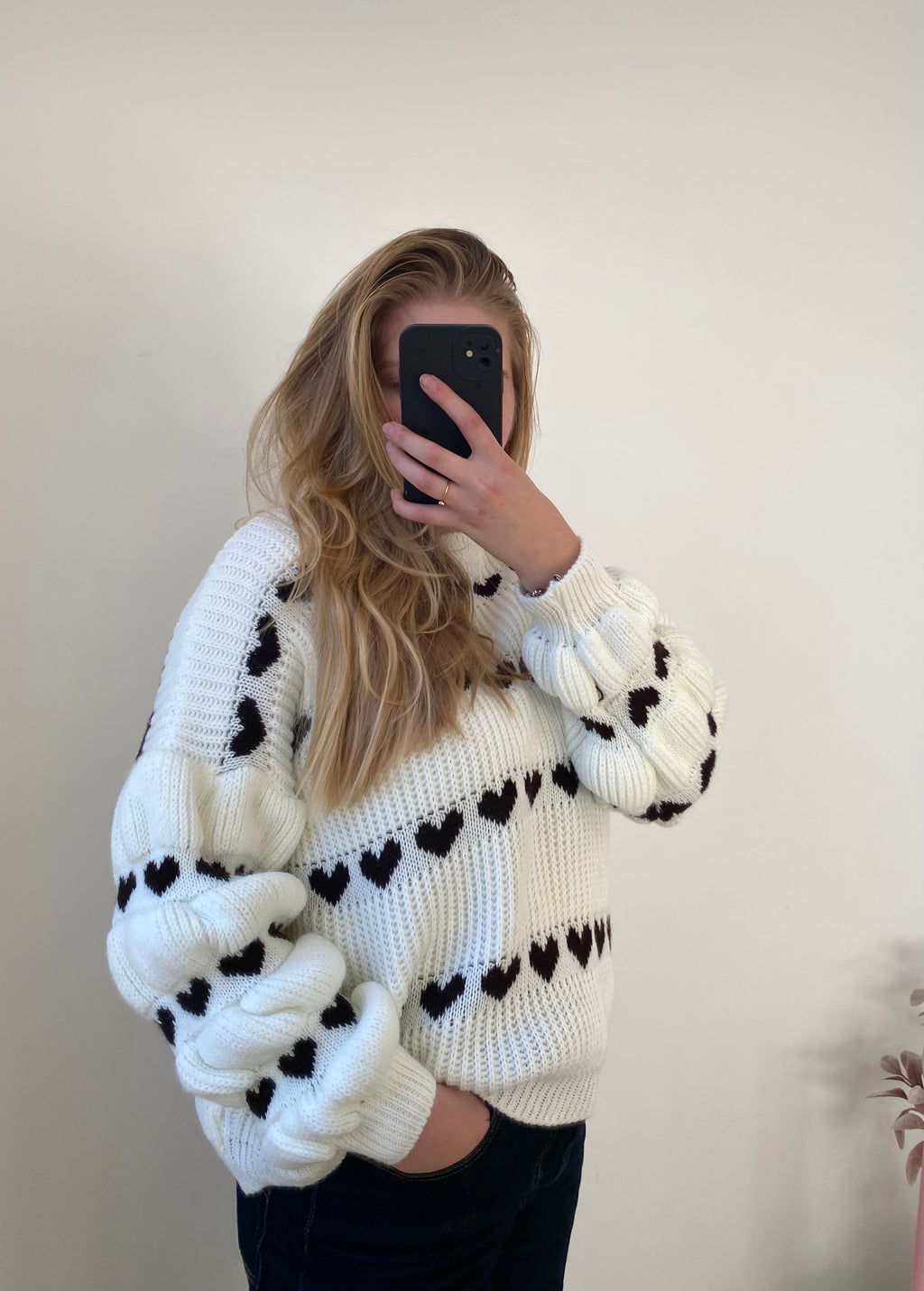 Oversized trui met hartjes en pofmouwen in wit met zwarte kleur