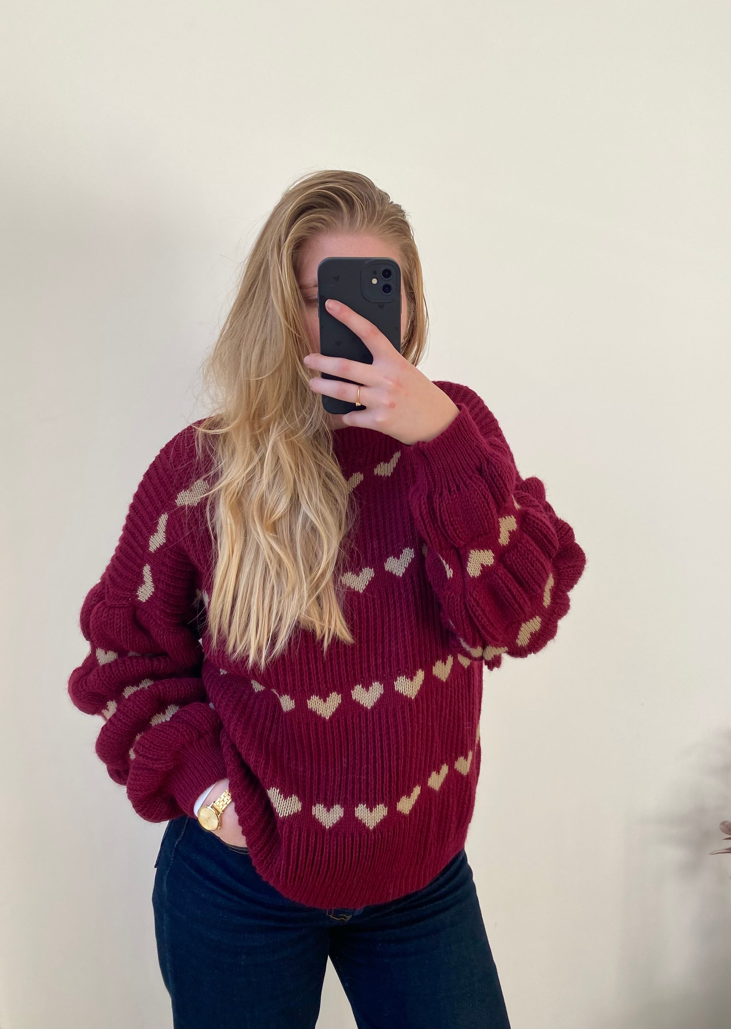Oversized hartjes sweater in bordeaux kleur met pofmouw