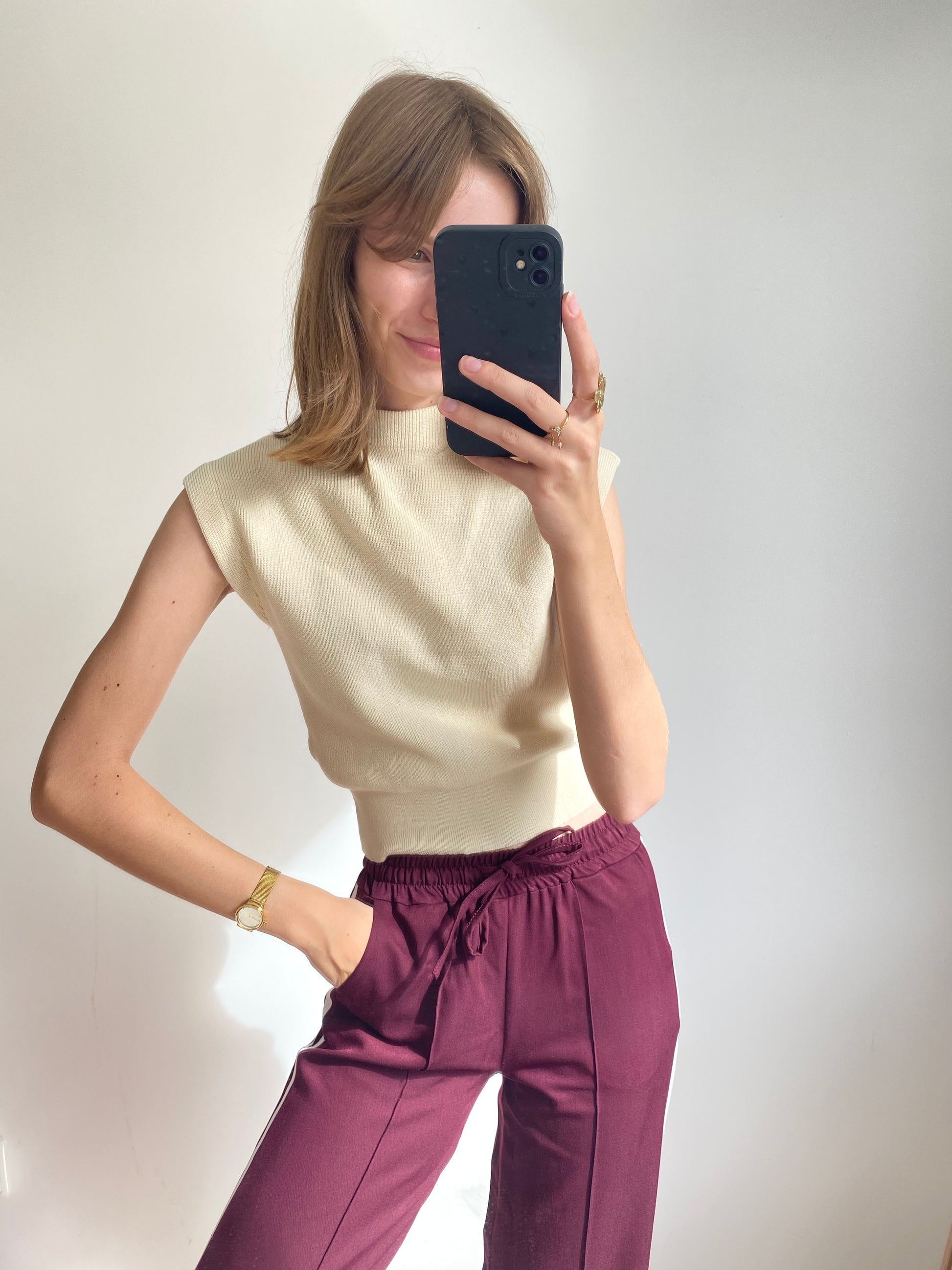 Beige top mouwloos met sweater stof