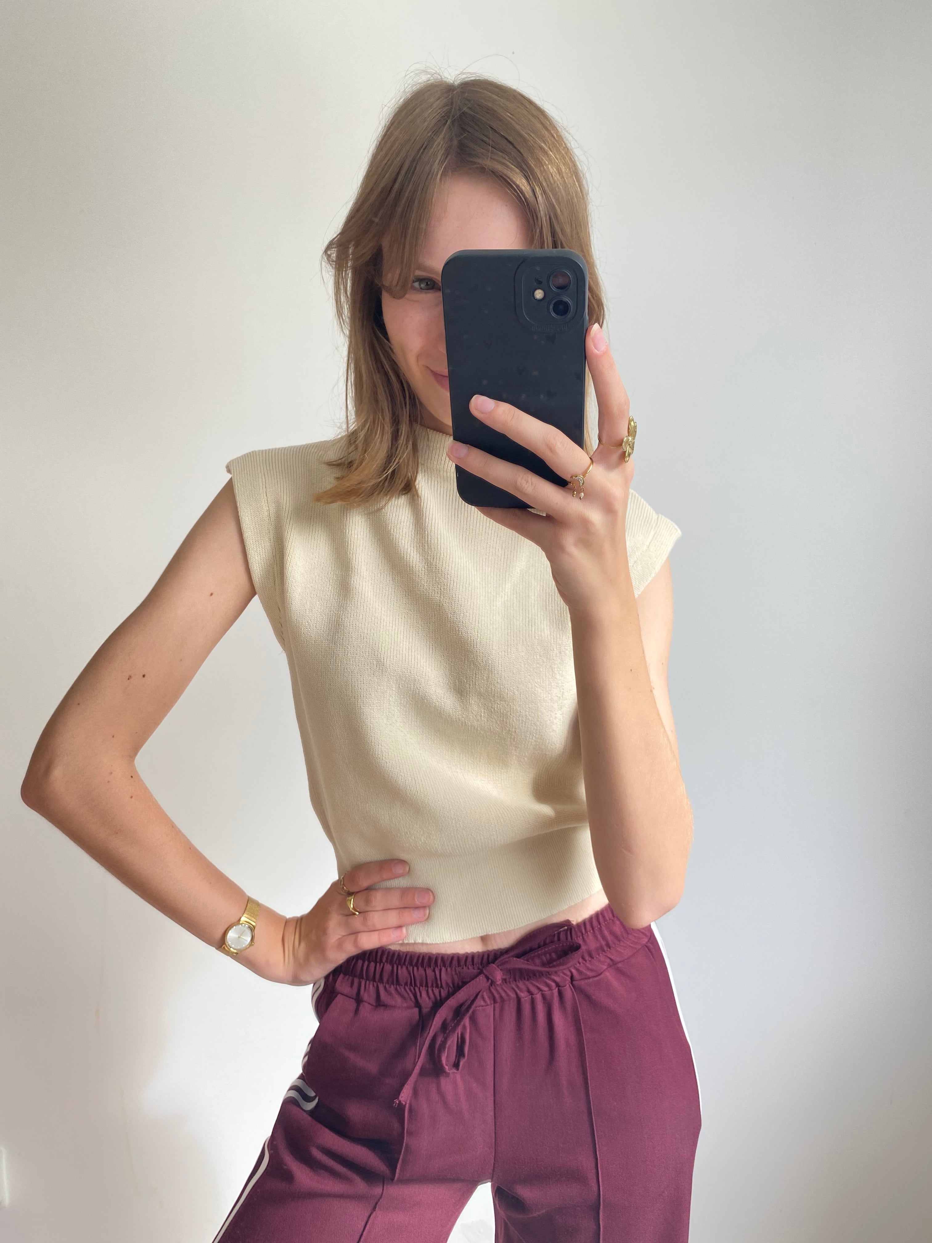 Beige top mouwloos met sweater stof