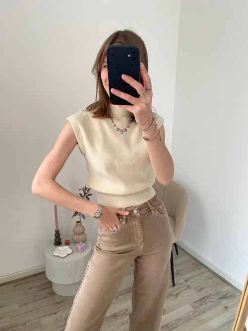 Mouwloze top in beige kleur