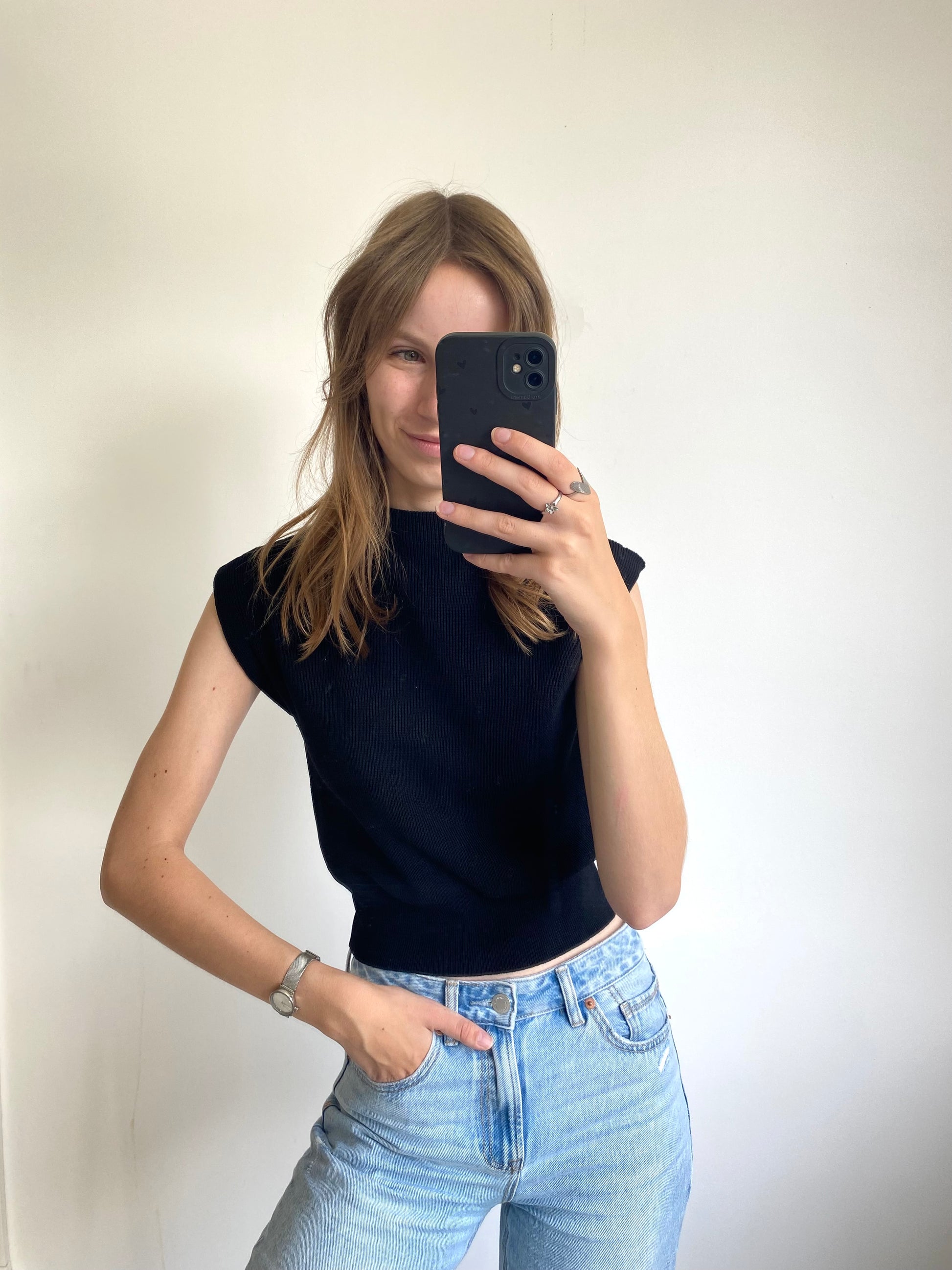 Mouwloze top van sweater stof in het zwart