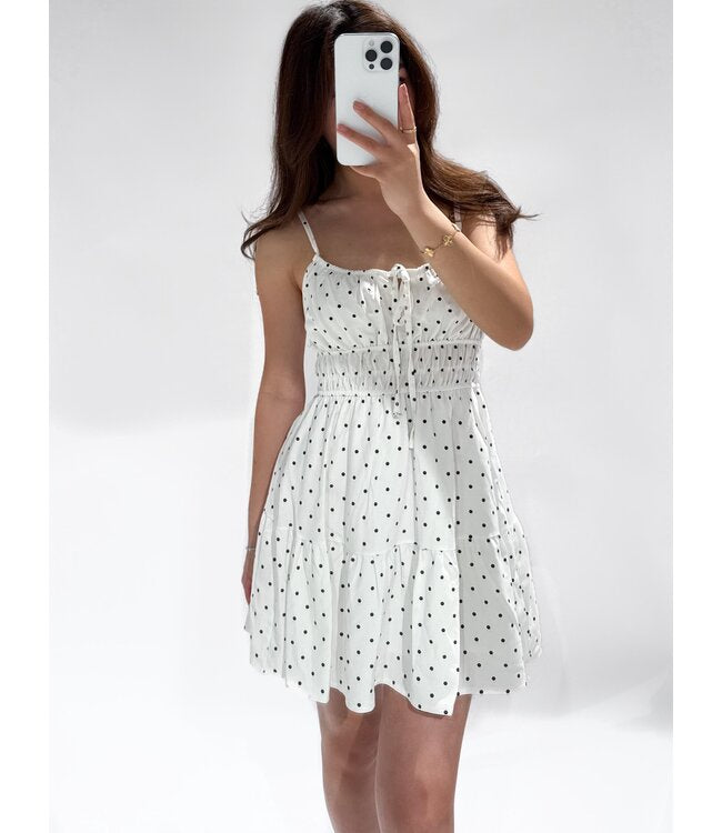 Witte jurk met spaghetti bandjes en stipjes