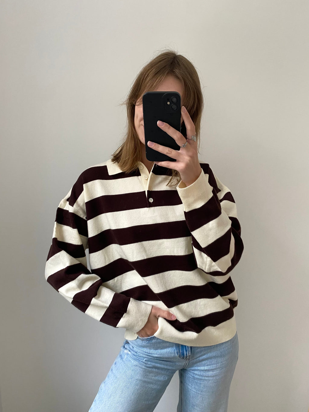 Sweater met polo kraag en strepen in creme en bruin