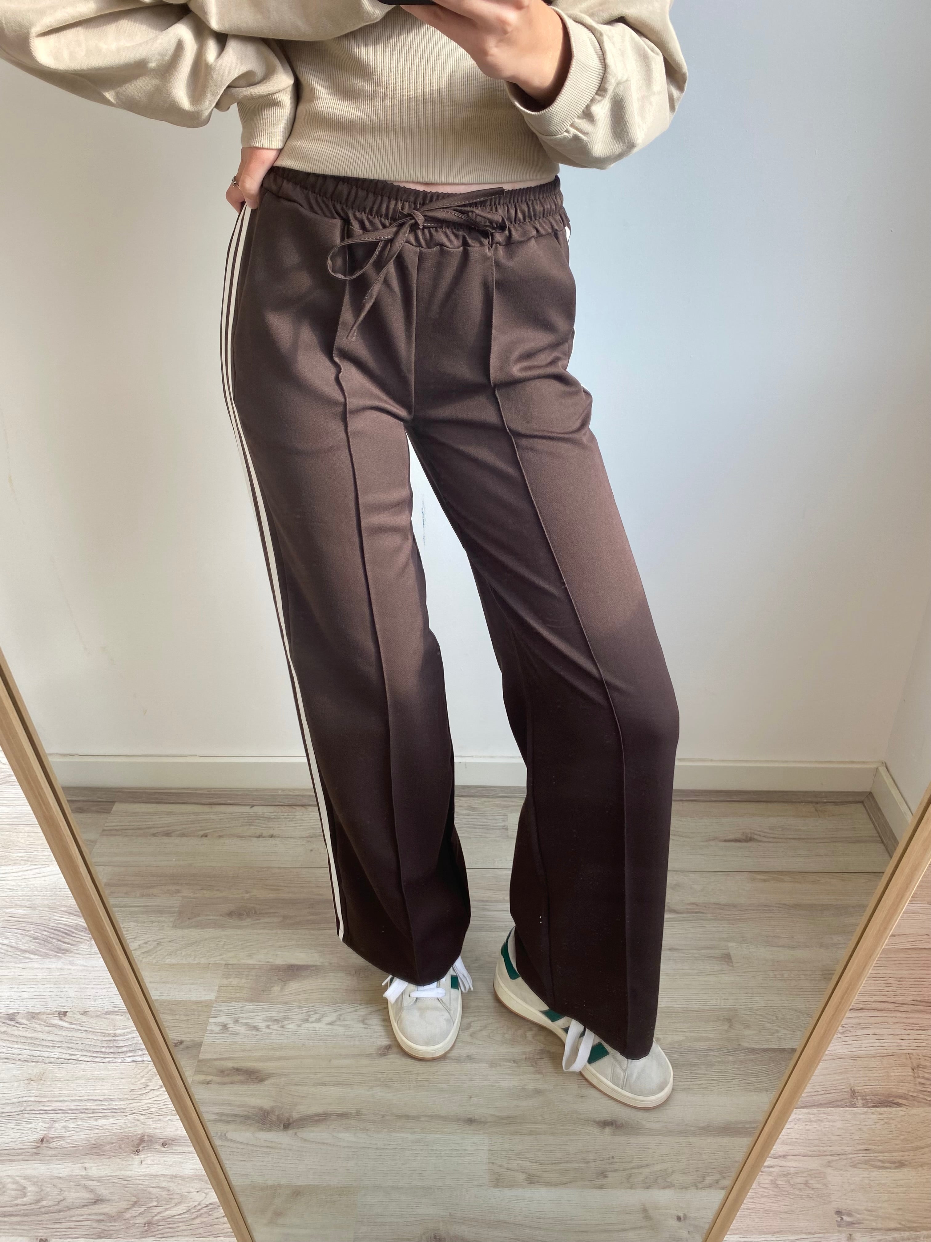 Bruine broek pantalon met strepen aan de zijkant