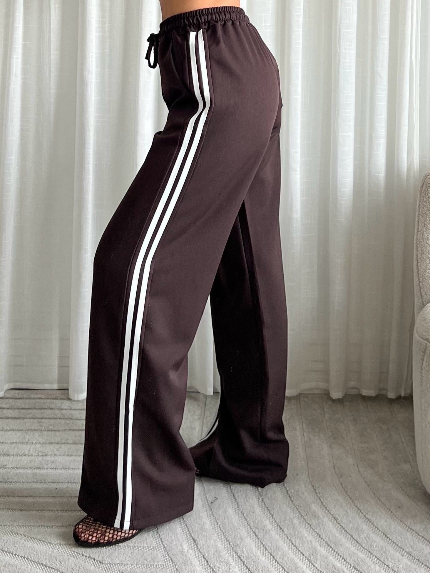 Bruine broek pantalon met strepen aan de zijkant