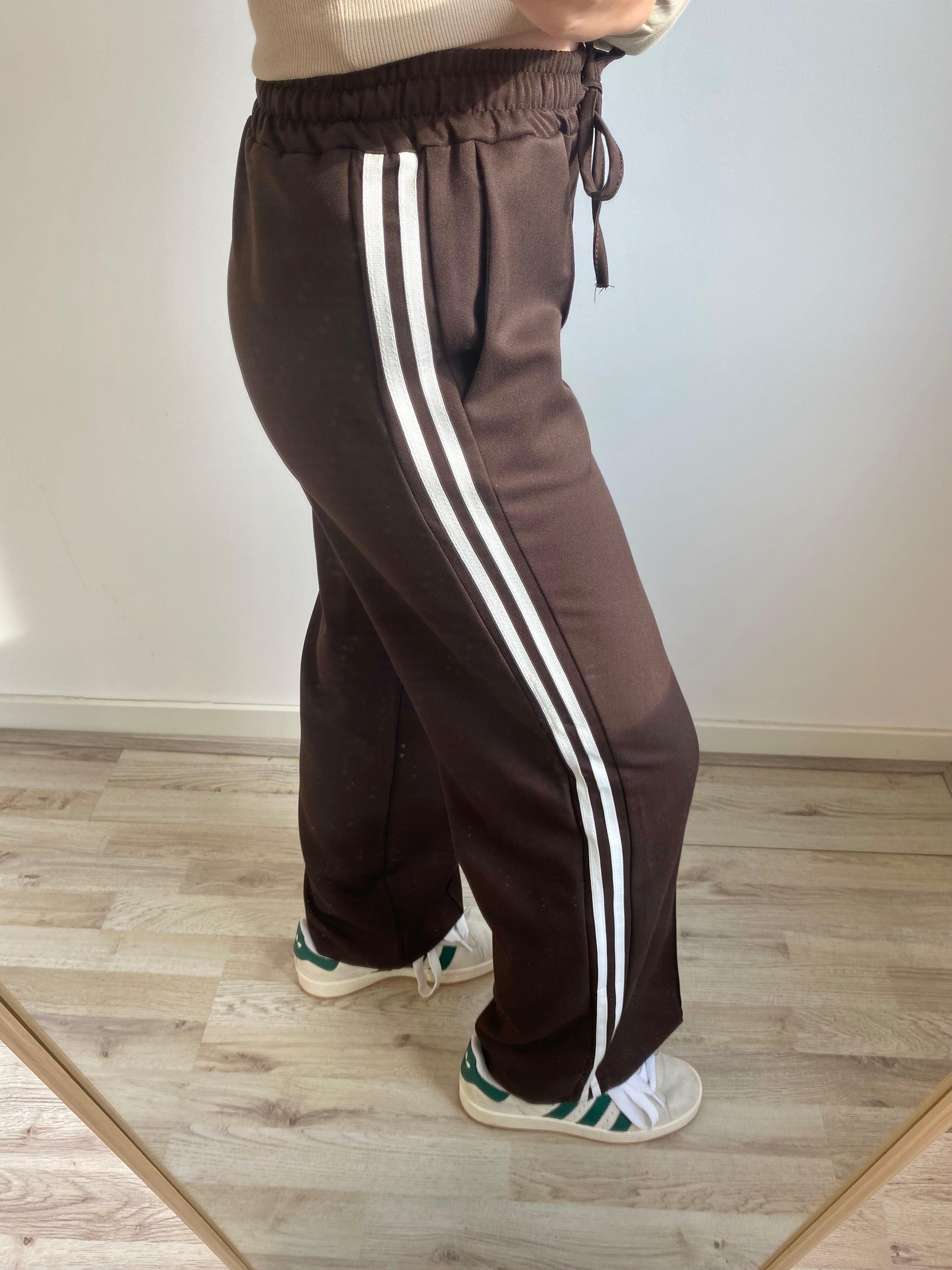 Bruine broek pantalon met strepen aan de zijkant