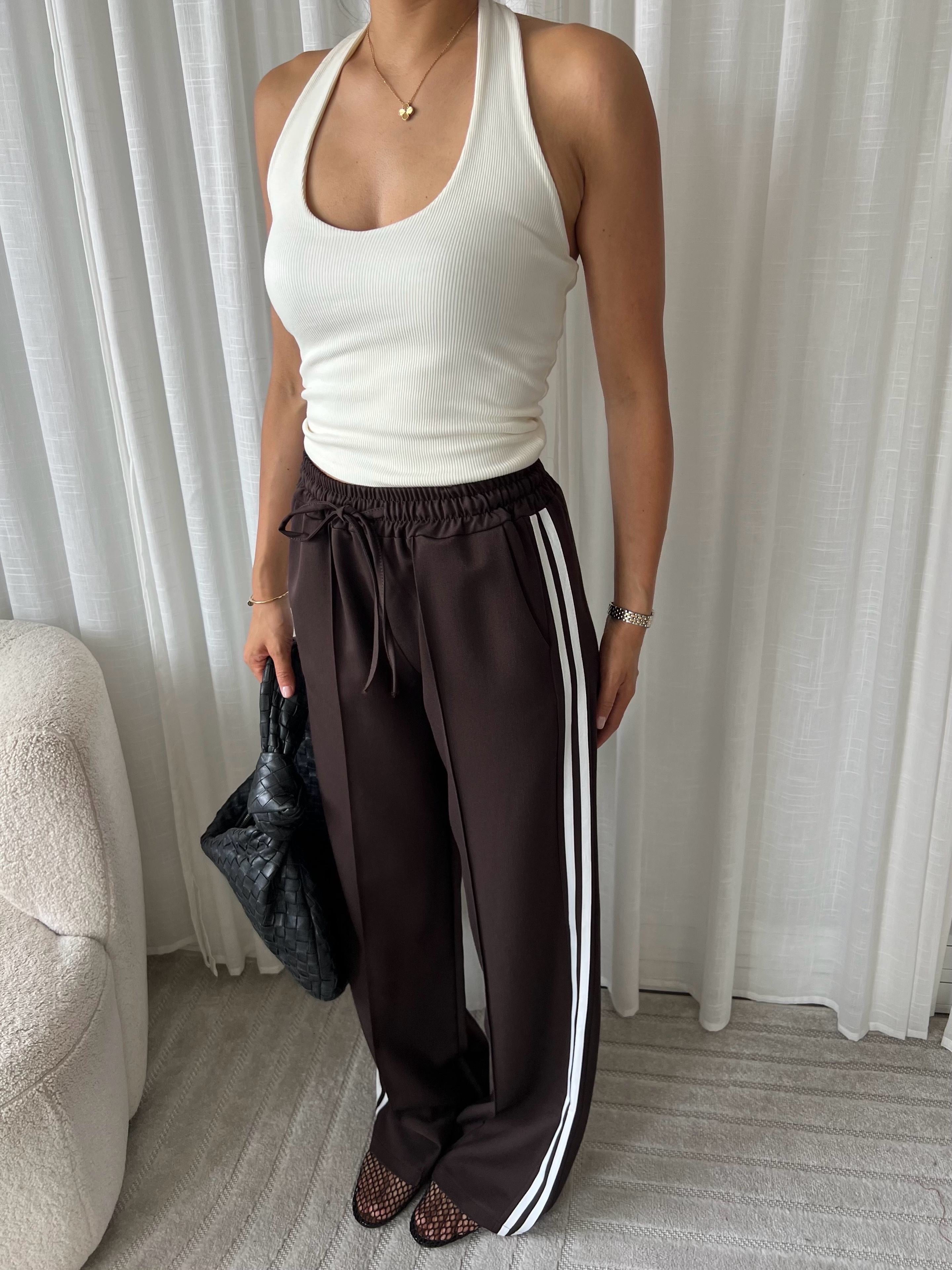 Bruine broek pantalon met strepen aan de zijkant