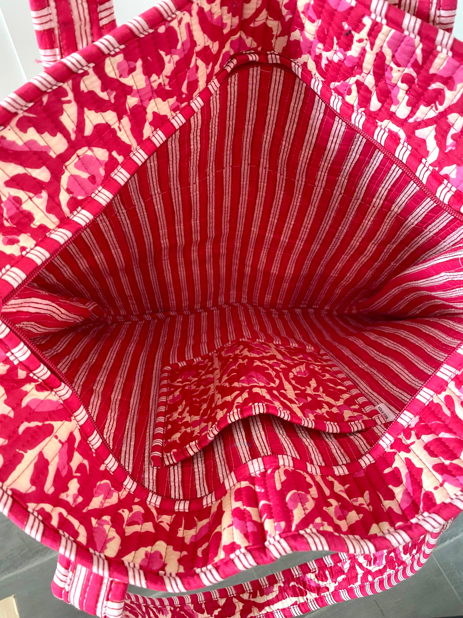 Shopper met roze print met hengsel en ritssluiting