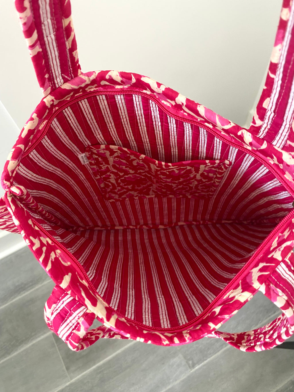 Ibiza tas met lange hengsels en roze bloemen print