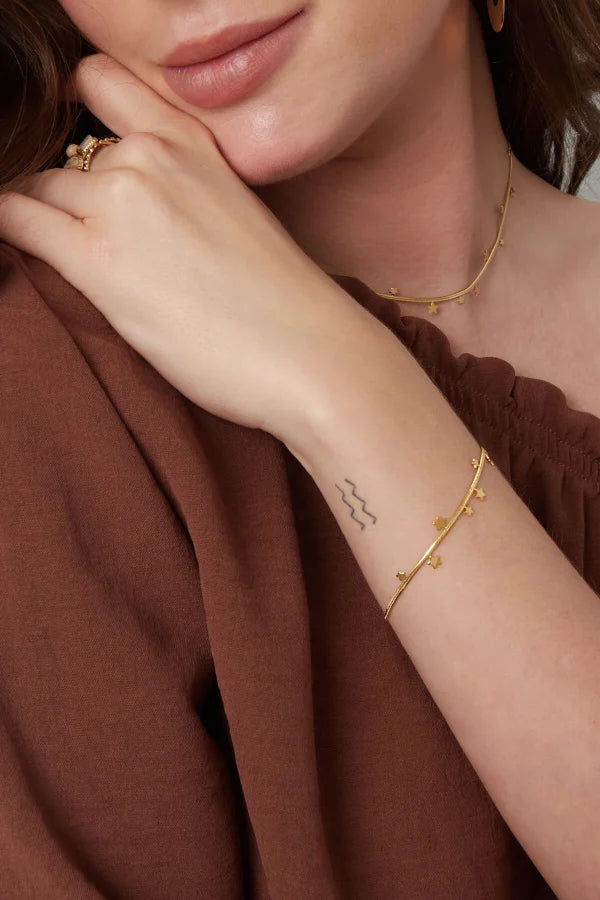 Armband goud met sterren bedels plat