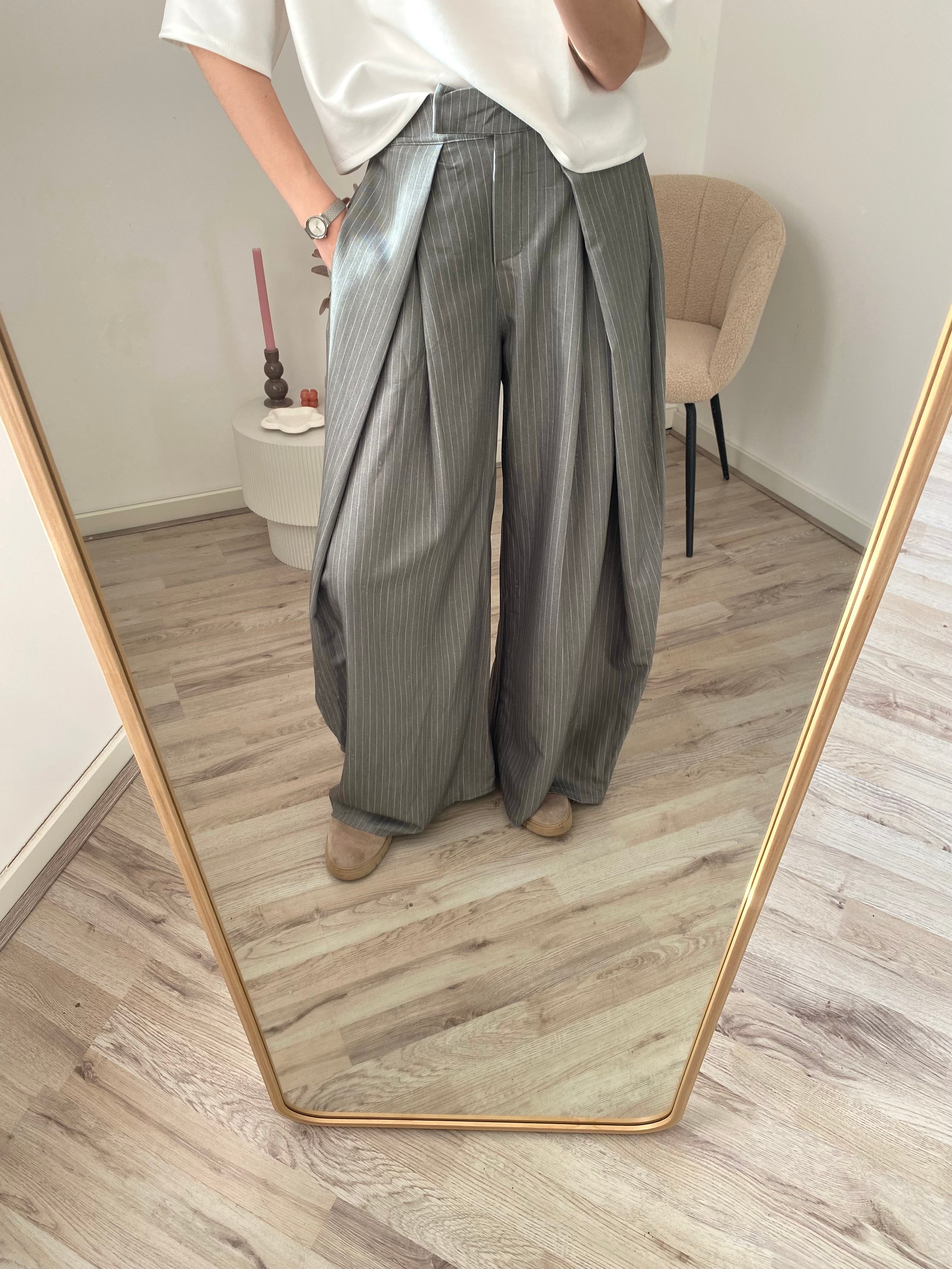 Oversized fit pantalon met strepen in een grijze kleur