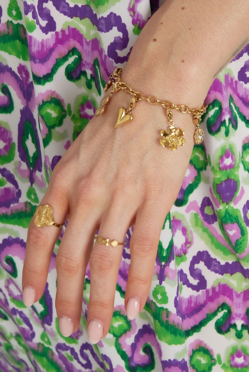 Statement bedelarmband goudkleurig bloemen en hart