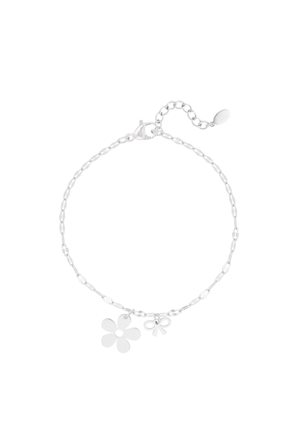 Subtiele armband in zilver met bedel van bloem en strik