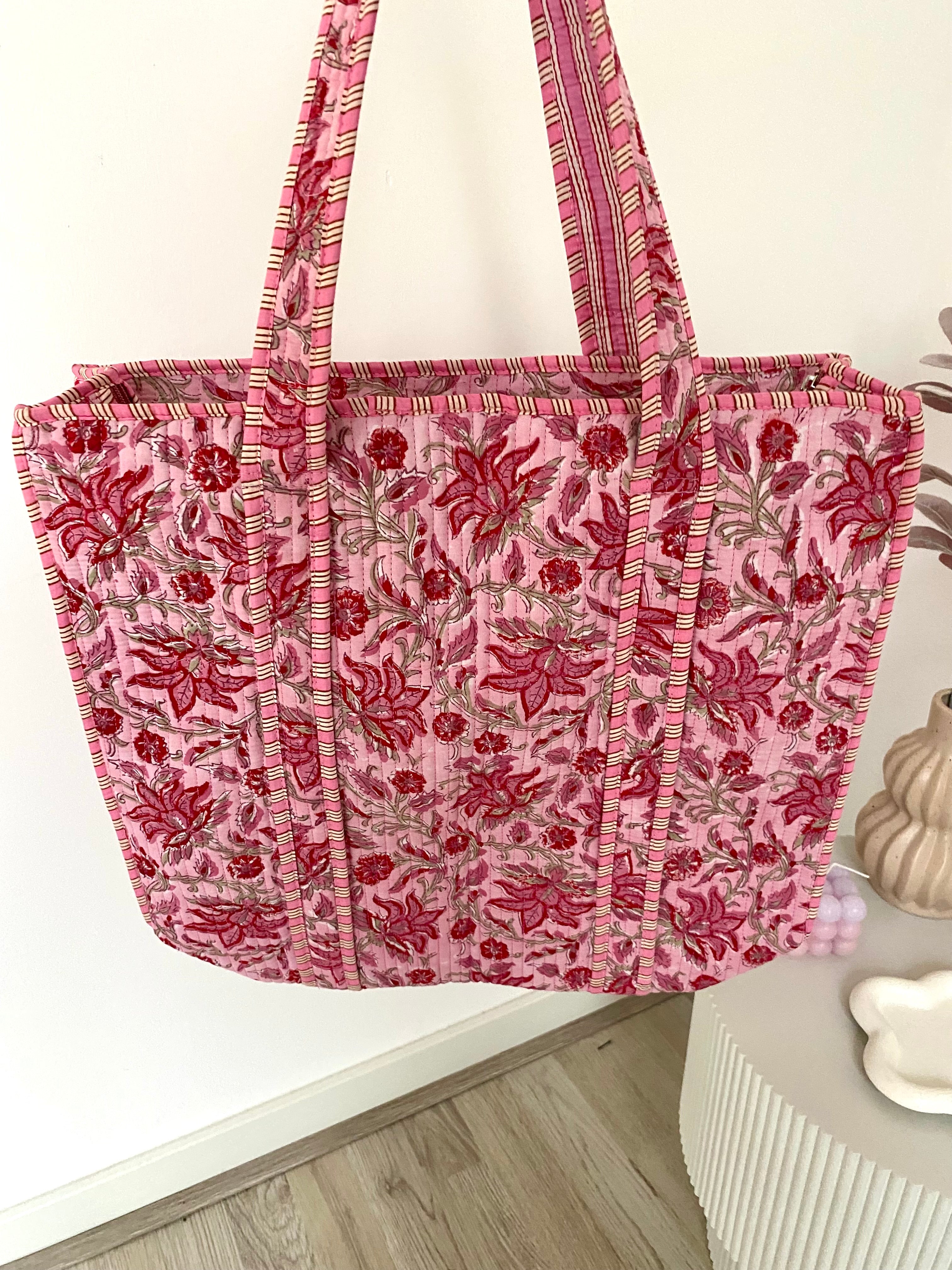 Shopper met lang hengsel, ritssluiting en roze bloemenprint