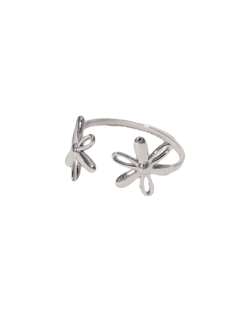 Ring met twee bloemen in het zilver