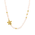 Kralenketting met beige kralen en gouden bloem