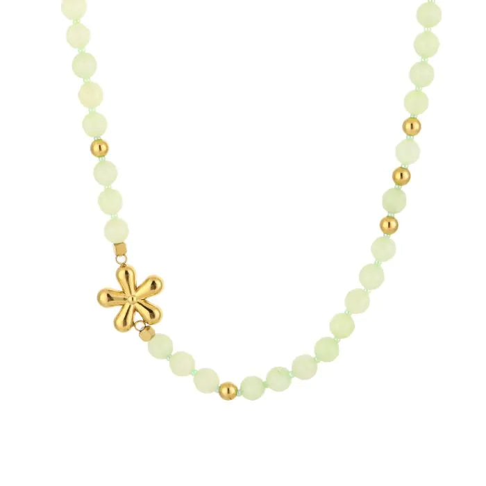 Kralenketting met groene kralen en gouden bloem